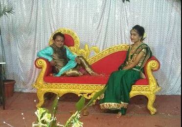 सुरुवातीला अभिनेते संजय नार्वेकर यांच्यासोबत एका नाटकात काम करण्याची संधी मिळाली. यानंतर करून गेलो गाव, गाढवाचं लग्न, सर्किट हाऊस ,आम्ही सारे फर्स्ट क्लास , सायलेन्स , कन्हैय्या यासारख्या दमदार नाटकात त्याने भूमिका साकारल्या आहेत. 