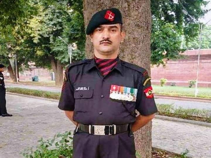 Lance Naik Nazir Wani to get Ashok Chakra posthumously दहशतवादी ते सैनिक, लान्सनायक नाझीर वाणी यांना मरणोत्तर अशोकचक्र