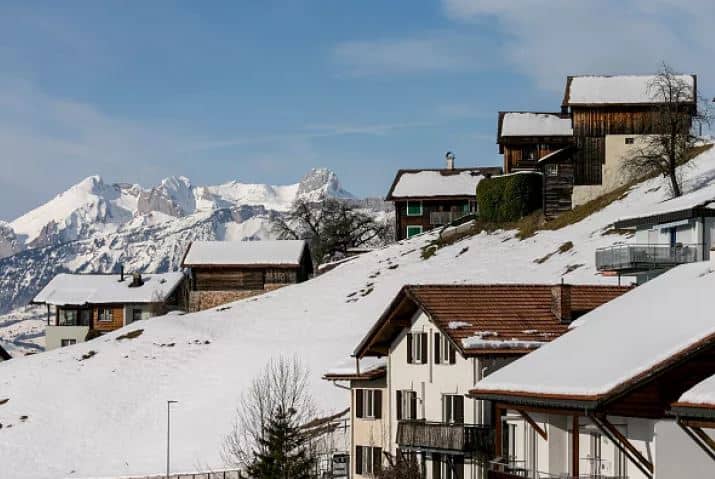 लीकटेंस्टीन देशात चोहीकडे बर्फाची अशी चादर पसरलेली दिसत आहे. 