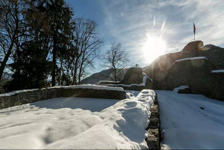 लीकटेंस्टीन देशात चोहीकडे बर्फाची अशी चादर पसरलेली दिसत आहे. 