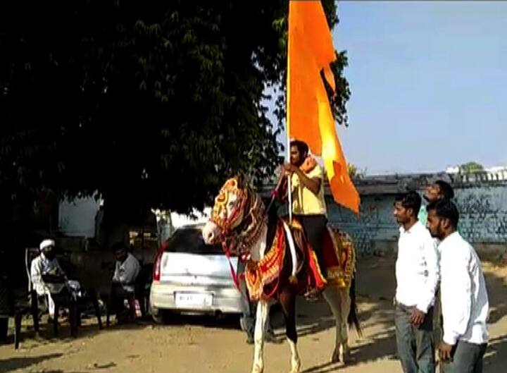 400 horse riders of Dhangar community depart from Hingoli towards Mumbai for reservation demand आरक्षणासाठी धनगर समाजाचे 400 घोडेस्वार हिंगोलीहून मुंबईला रवाना