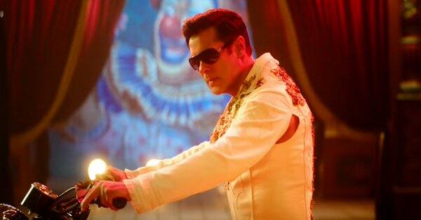 एका डायलॉगने सलमान खानची एन्ट्री होते. 