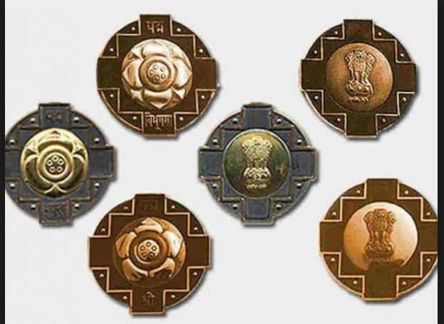 padma awards list 2021 ministry of home affairs Former Japan PM Shinzo Abe including 7 received Padma Vibhushan Padma Vibhushan Padma Shri Awards Padma Awards 2021: पद्म पुरस्कारांची घोषणा, जपानचे माजी पंतप्रधान शिंजो आबेंसह 7 जणांना पद्मविभूषण