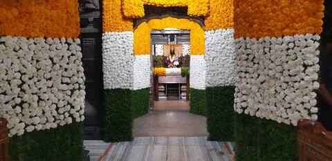 प्रजासत्ताकदिनानिमित्त विठुराया तिरंगी फुलात सजला प्रजासत्ताकदिनानिमित्त विठुराया तिरंगी फुलात सजला