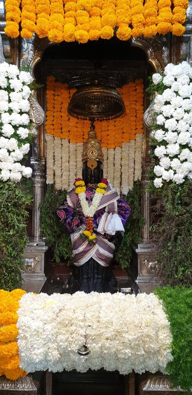  प्रजासत्ताक दिनानिमित्त विठुराया देखील आज तिरंगी रंगात नटल्याचे दिसत आहे. 