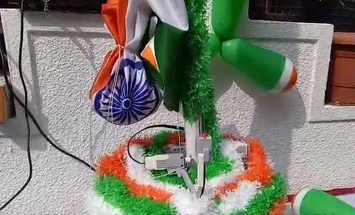 नाशिकमध्ये रोबोटच्या सहाय्याने ध्वजारोहण तर डोंबिवलीत 120 फुट उंचीवर तिरंगा फडकला Republic day celebration in unique consent in Nashik and Dombivali नाशिकमध्ये रोबोटच्या सहाय्याने ध्वजारोहण तर डोंबिवलीत 120 फुट उंचीवर तिरंगा फडकला