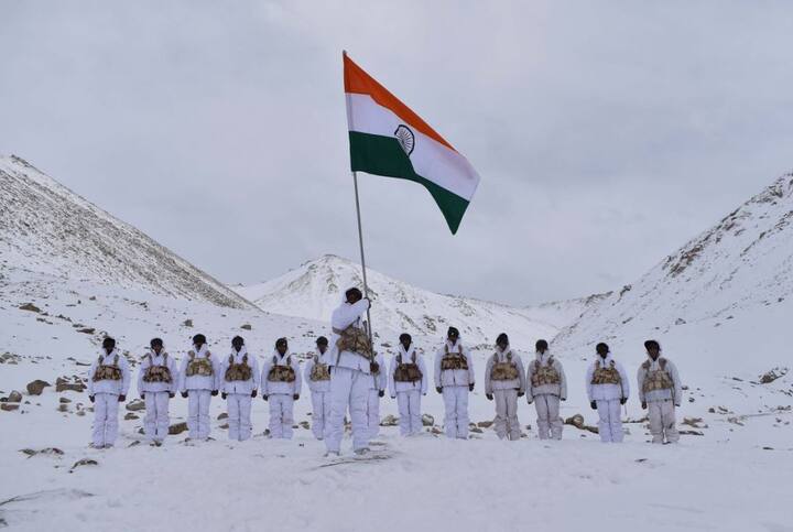 लडाखमध्ये आयटीबीपीच्या जवानांनी -30 डिग्री सेल्सिअस तापमानात प्रजासत्तादिन साजरा केला. 