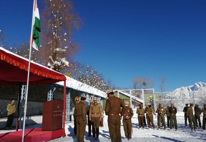उत्तराखंडच्या औलीमध्येही आयटीबीटी जवानांनी 9 हजार फूट उंचीवर ध्वजारोहन करत प्रजासत्ताक दिन साजरा केला. 