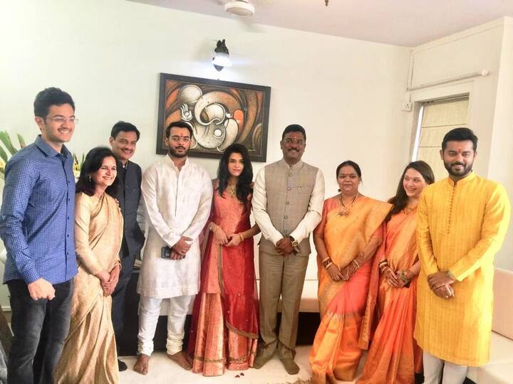 पूर्वेश सरनाईक हे रणजीत पाटील यांच्या मुलीसोबत लग्न करणार आहेत.