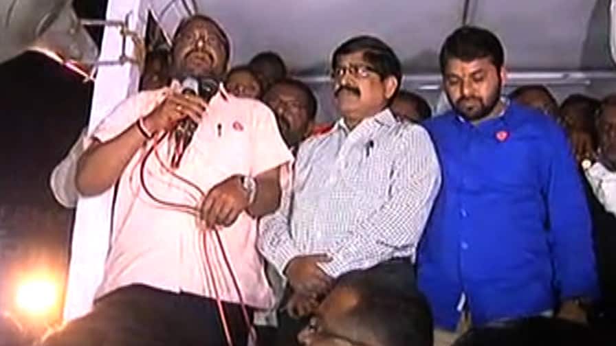 Farmers Protest in Pune for pending FRP instalment स्वाभिमानीचं पुण्यातील आंदोलन तात्पुरतं स्थगित