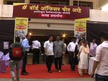 मुंबईतील अनधिकृत फेरीवाल्यांच्या फोटोंचं मनसेकडून प्रदर्शन