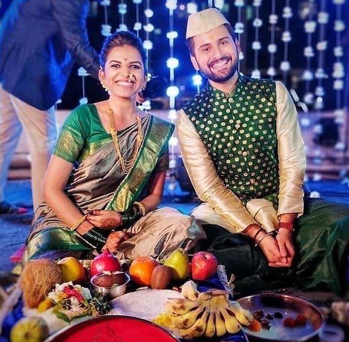 त्यानंतर बरोबर 8 महिन्यानंतर म्हणजेच 12 सप्टेंबरला सिद्धार्थने मितालीला प्रपोज केलं. सिद्धार्थने त्यावेळी मितालीसोबतचा फोटो शेअर करत 'तिला प्रपोज केलंय आणि तिने होकारही दिला,' असं म्हटलं होतं. 