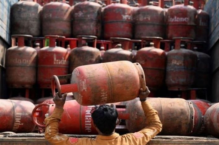 LPG prices may come down next month, says Union minister Dharmendra Pradhan घरगुती गॅस सिलेंडरचे दर मार्च महिन्यात कमी होतील : धर्मेंद्र प्रधान