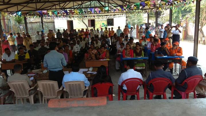 भूकंपाच्या धक्क्यांनंतर बरेचशी कुटुंबं भीतीच्या सावटाखाली आहेत. ती घरात राहायला तयार नाहीत. त्या कुटुंबांना टेंटमध्ये राहण्याची सोय एनडीआरएफकडून केली जात आहे. 