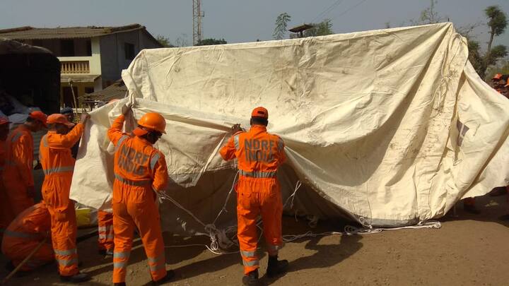 भीतीच्या सावटाखाली असलेल्या नागरिकांना भूकंपानंतरच्या परिस्थितीला कसं सामोरं जावं याचं प्रात्यक्षिक एनडीआरएफकडून देण्यात येणार आहे. एनडीआरएफने सोबत 200 टेंट आणि आपत्ती व्यवस्थापनाची सर्व साधनं आणली आहेत. 