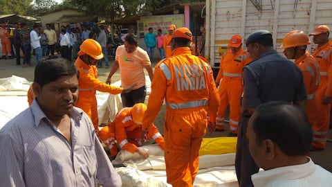 पालघर भूकंप : एनडीआरएफची पथकं मदतीसाठी दाखल पालघर भूकंप : एनडीआरएफची पथकं मदतीसाठी दाखल