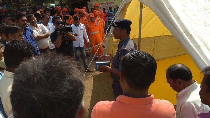 पालघर जिल्ह्यात काल दिवसभरात एकामागोमाग एक भूकंपाच्या 6 धक्क्यांनी हादरलं आहे. भूकंपाच्या धक्क्यांमुळे नागरिकांमध्ये मोठी दहशत पसरली आहे. हे धक्के 4.1 रिश्टर स्केलच्या तीव्रतेचे असल्यानं पालघरवासियांमध्ये चिंतेचे वातावरण आहे. 