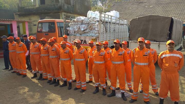 आहे. या पार्श्वभूमिवर पिंपरी चिंचवडच्या सुदुंबरे येथून एनडीआरएफची दोन पथकं पालघरमध्ये पोहोचली आहेत.