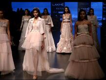 लॅक्मे फॅशन वीकच्या शेवटच्या दिवशी बॉलिवूड स्टार्स रॅम्पवर