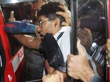 राजकीय तमाशात सीबीआय नावाच्या पोपटाची पिसं का निघतात?