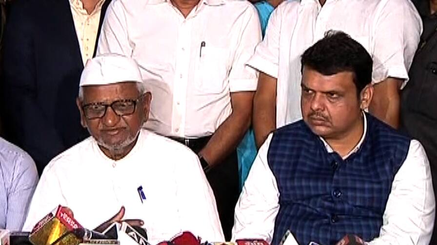 Maharashtra CM, Union minister radha mohan singh meet Anna Hazare, ask him to call off fast अखेर सात दिवसांनंतर अण्णा हजारे यांचं उपोषण मागे