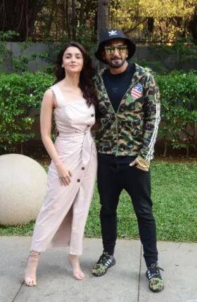 रणवीरचा सिंबा आणि आलियाच्या राजी या सिनेमाने बॉक्स ऑफिसवर चांगली कमाई केली होती. त्यामुळे त्यांच्यासह त्यांच्या चाहत्यांनाही ‘गली बॉय’सिनेमाकडून खूप अपेक्षा आहेत. 