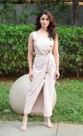 राजी सिनेमातील आलियाच्या अभिनयाची चांगलीच प्रशंसा झाली होती.