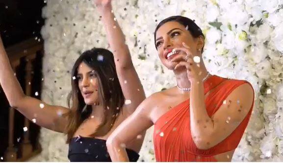  यावेळी प्रियांका चोप्राचा आनंद गगनात मावत नव्हता. याचे फोटो आणि व्हिडीओ प्रियांकाने सोशल मीडियावर शेअर केले आहेत. 