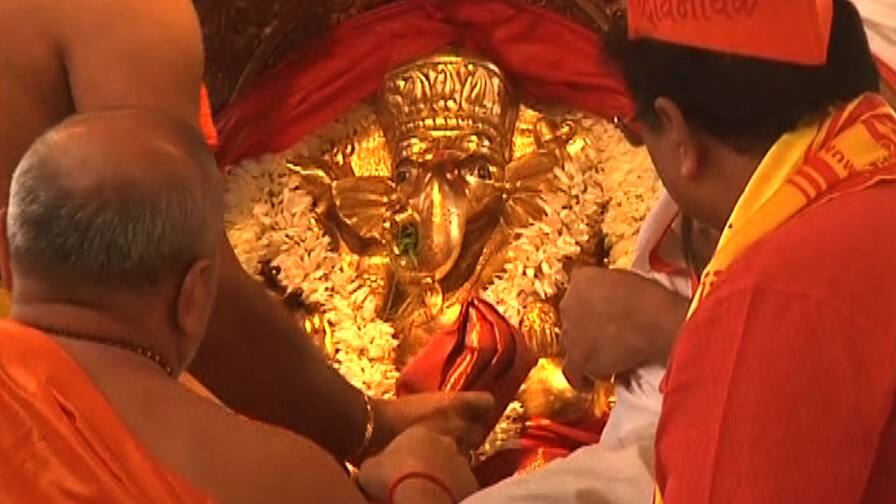 माघी गणेशोत्सव; मुंबई-पुण्यासह राज्यभरातल्या गणेश मंदिरांमध्ये भाविकांची आलोट गर्दी maghi ganesh jayanti : Exciting celebtration in all over state माघी गणेशोत्सव; मुंबई-पुण्यासह राज्यभरातल्या गणेश मंदिरांमध्ये भाविकांची आलोट गर्दी
