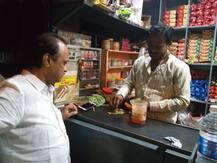 अजित पवार टपरीवर पान खातात तेव्हा...