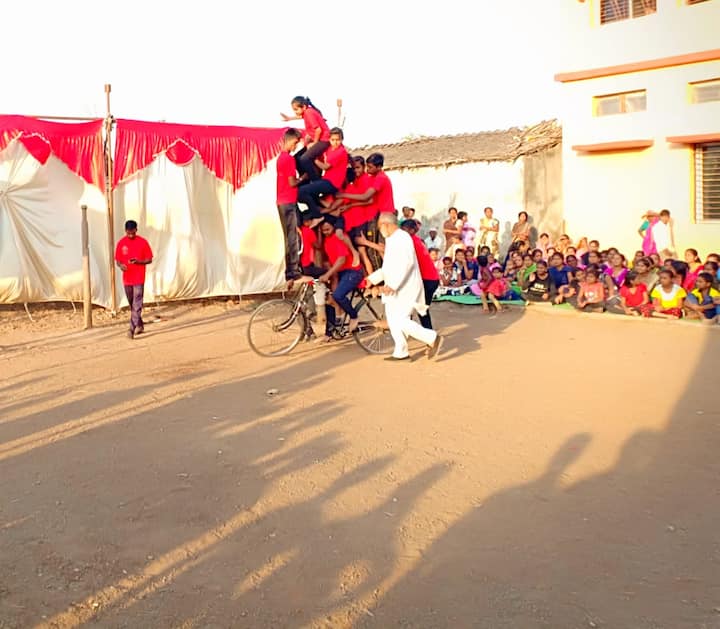 लहान मुलांना आपली कला दाखवता यावी या उद्देशाने 1977 साली या व्यायाम शाळेची स्थापना करण्यात आली होती.