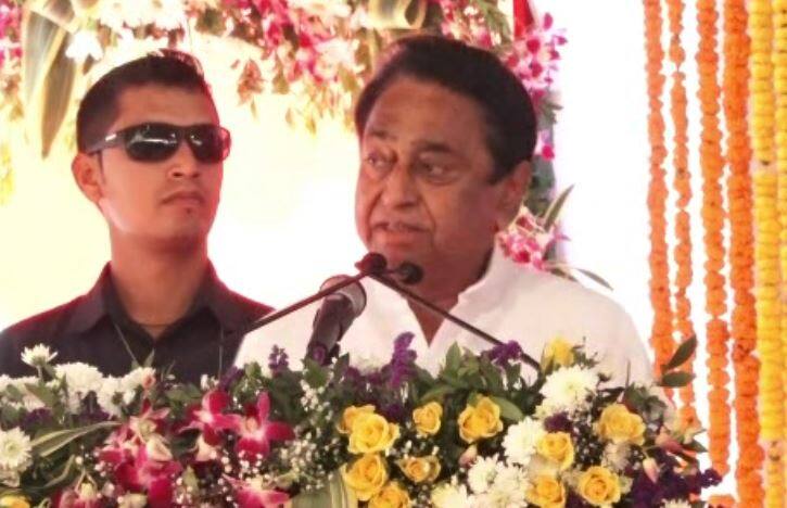 गोंदियाचा विकास हवा असेल, तर जिल्हा मध्य प्रदेशात समाविष्ट करा, कमलनाथ यांचं उत्तर Madhya Pradesh CM Kamalnath tells join Gondia district with Madhya Pradesh Development गोंदियाचा विकास हवा असेल, तर जिल्हा मध्य प्रदेशात समाविष्ट करा, कमलनाथ यांचं उत्तर