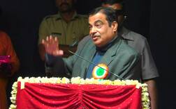 राजकीय नेते सर्वात मोठे कलावंत, ते खोटे रडतात, ते खोटेच हसतात, खोटे अश्रूही ढाळतात : नितीन गडकरी