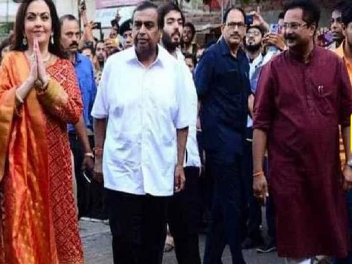 सिद्धिविनायक मंदिराचे अध्यक्ष आणि प्रसिद्ध अभिनेते आदेश बांदेकर यावेळी उपस्थित होते.