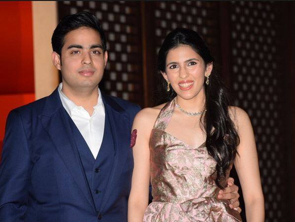 उद्योगपती मुकेश आणि नीता अंबानी यांचे सुपुत्र आकाश अंबानी येत्या 9 मार्चला विवाहबंधनात अडकणार आहेत. 