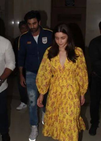 यावेळी स्क्रिनिंग संपल्यावर दोघे सोबत बाहेर पडले. 