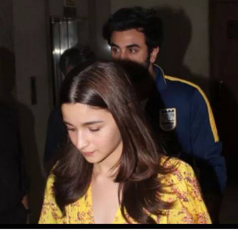 मात्र दोघांनी आपल्या नाते संबंधांबद्दल अद्यापपर्यंत जाहीररित्या सांगितलेले नाही. 