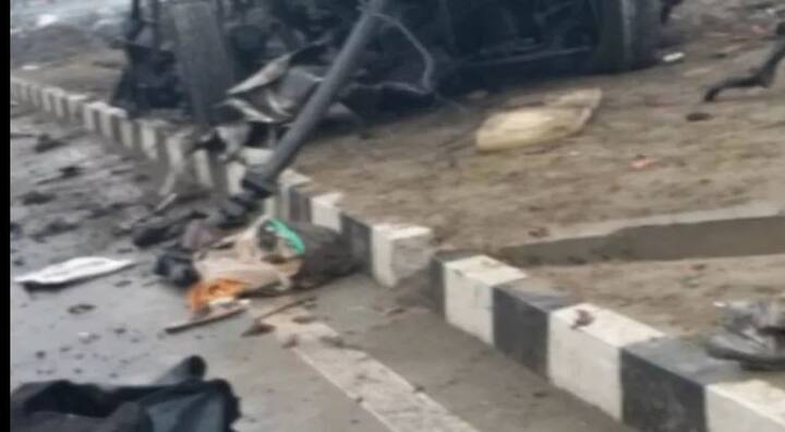 या भयानक स्फोटानंतर सैन्यावर अतिरेक्यांनी गोळीबारही केला