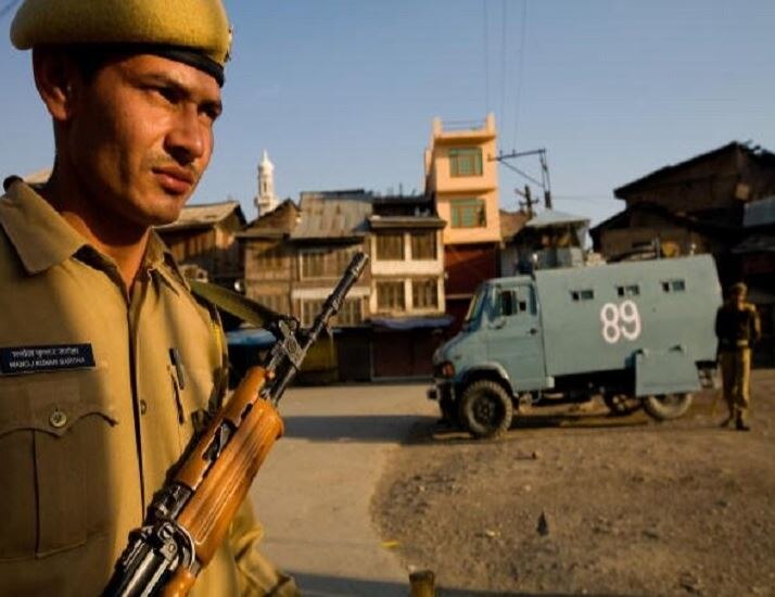 j&k police tweeted alert for security forces two days before pulwama attack Pulwama terror attack : जम्मू काश्मीर पोलिसांनी दोन दिवसांपूर्वी सुरक्षा यंत्रणांना केलेलं अलर्ट