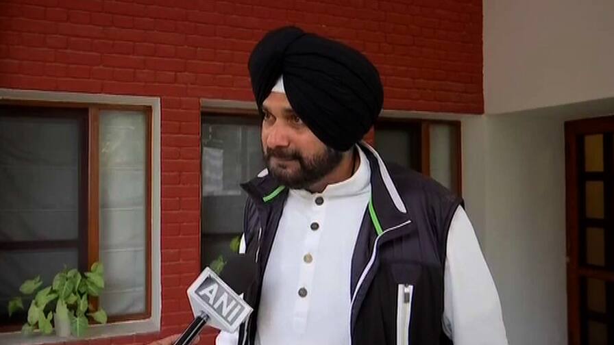 Terrorism has no religion, no nation, says Navjot Singh Sidhu, favours talks with Pak Pulwama terror attack : दहशतवादावर हल्ला करुन नाही तर संवादातून मार्ग निघेल : नवज्योत सिंह सिद्धू