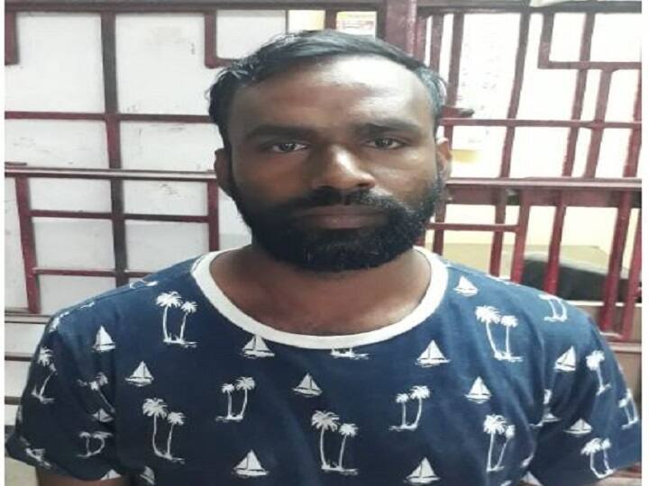 विनयभंग प्रकरणी तुरुंगातून सुटलेल्या आरोपीकडून पुन्हा लोकलमध्ये महिलेशी छेडछाड Man jailed for molestation, again molests lady traveling alone local compartment after coming out on bail विनयभंग प्रकरणी तुरुंगातून सुटलेल्या आरोपीकडून पुन्हा लोकलमध्ये महिलेशी छेडछाड