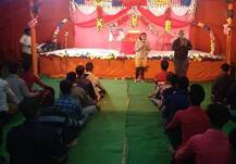 प्रयागराजमध्ये कुंभमेळ्यातील भाविकांना योग प्रशिक्षण