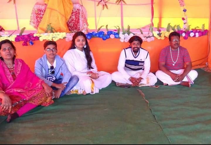 कुंभमेळ्यामध्ये येणाऱ्या वारकऱ्यांना आणि भाविकांना मानसिक आरोग्य आणि शरीर स्वास्थ्य राहावं, या उद्देशाने हे शिबिर आयोजित करण्यात आलं होतं. योगाभ्यासाचं महत्त्व सांगत ओमकार ध्यान, सूर्यनमस्कार, नाडी शोधन प्राणायाम भाविकांकडून करुन घेण्यात आले.