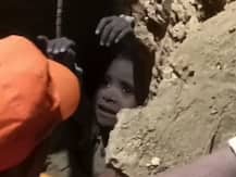 बोअरमध्ये पडलेल्या चिमुरड्याला 15 तासांनी सुखरुप बाहेर काढलं, बचावकार्याचा थरार