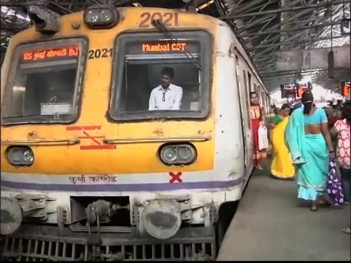 Mumbai local megablock on central western and harbour railway lines latest updates Mumbai Local : मुंबईत रेल्वेच्या तीनही मार्गांवर आज मेगाब्लॉक