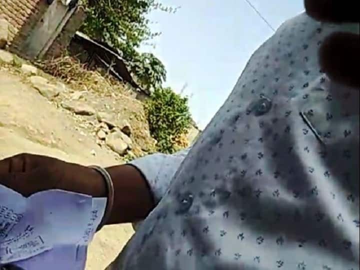 100 रुपयात उत्तर, विद्यार्थ्यापर्यंत उत्तर पोहोचवण्यासाठी हजार रुपये, नांदेडमध्ये बारावी परीक्षेदरम्यान प्रकार Nanded : Copy at exam centre during HSC exam 100 रुपयात उत्तर, विद्यार्थ्यापर्यंत उत्तर पोहोचवण्यासाठी हजार रुपये, नांदेडमध्ये बारावी परीक्षेदरम्यान प्रकार