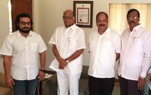 लोकसभेच्या पार्श्वभूमीवर संभाजी ब्रिगेडच्या प्रविण गायकवाडांनी घेतली शरद पवारांची भेट