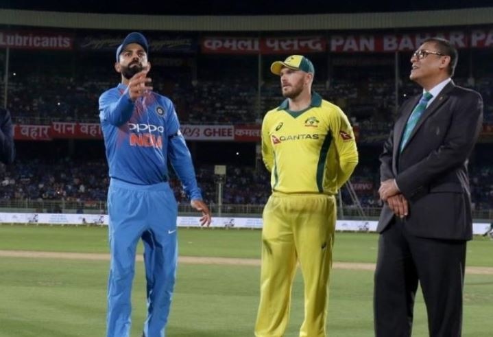 India lost first t-20 match against Australia  भारत वि. ऑस्ट्रेलिया टी-20 सामना, अटीतटीच्या सामन्यात भारताचा तीन विकेट्सने पराभव