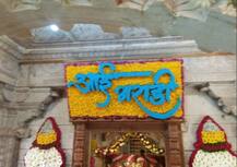 आंगणेवाडीतील भराडीदेवीच्या मंदिराला आकर्षक फुलांची सजावट