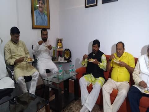युतीच्या स्नेहभोजनाला घटकपक्षांचं उत्तर, जानकरांच्या बंगल्यावर मित्रांचं चहापान